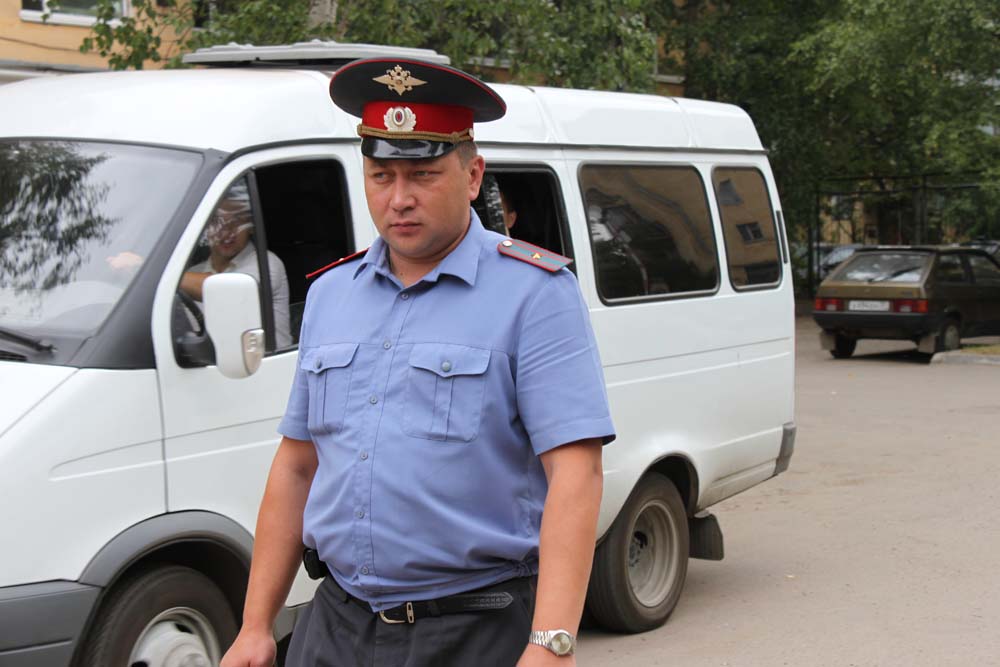 IMG_0405 движение вместе арест газеты